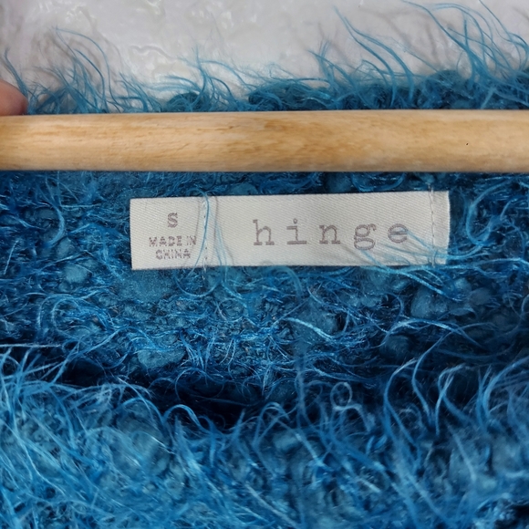 Hinge Scoop Neck Blue Teal Fuzzy Sweater Sz S - Picture 5 of 11